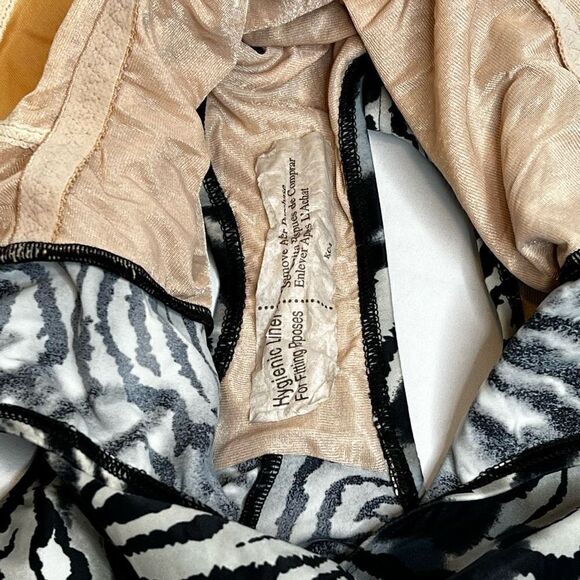 Speedo NWT black and gray animal print one piece swimsuit size 12 - Picture 13 of 13